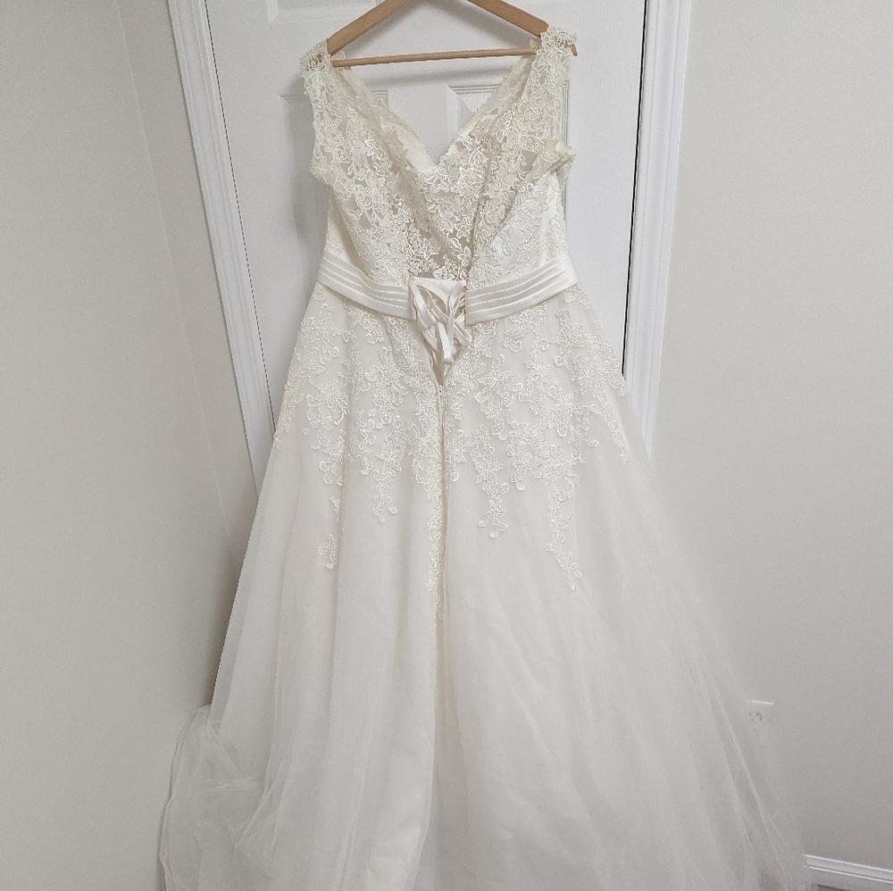 Kenneth Winston 3379 Wedding Dress - 18W - Picture 3 of 8